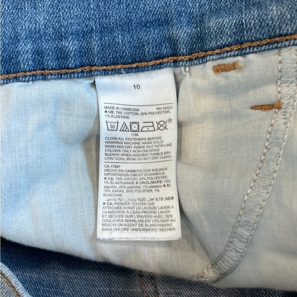 Old navy light wash blue high rise jean denim shorts in size 10 - Picture 4 of 4